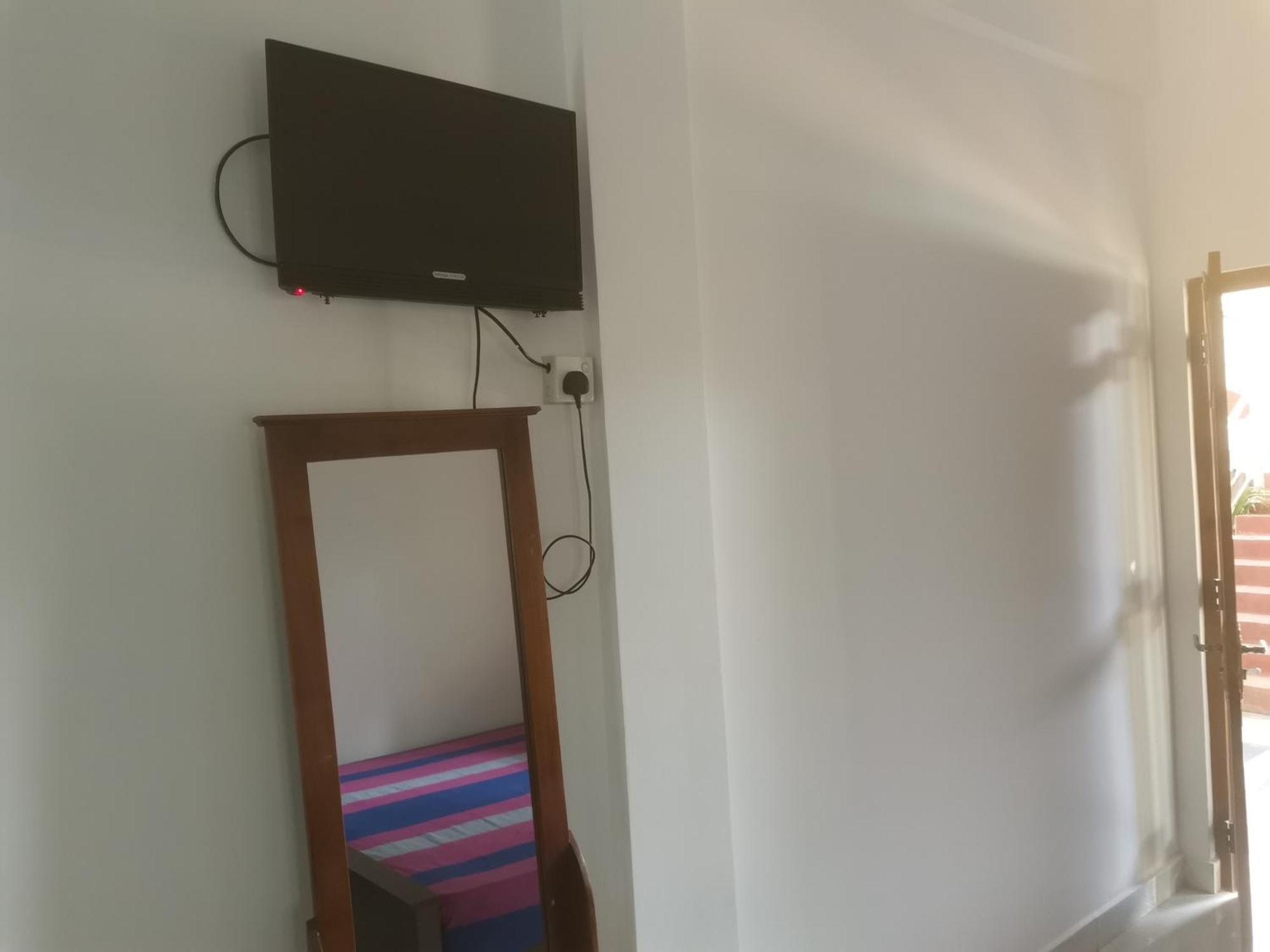 Surf Reef Beach Trincomalee Eksteriør billede