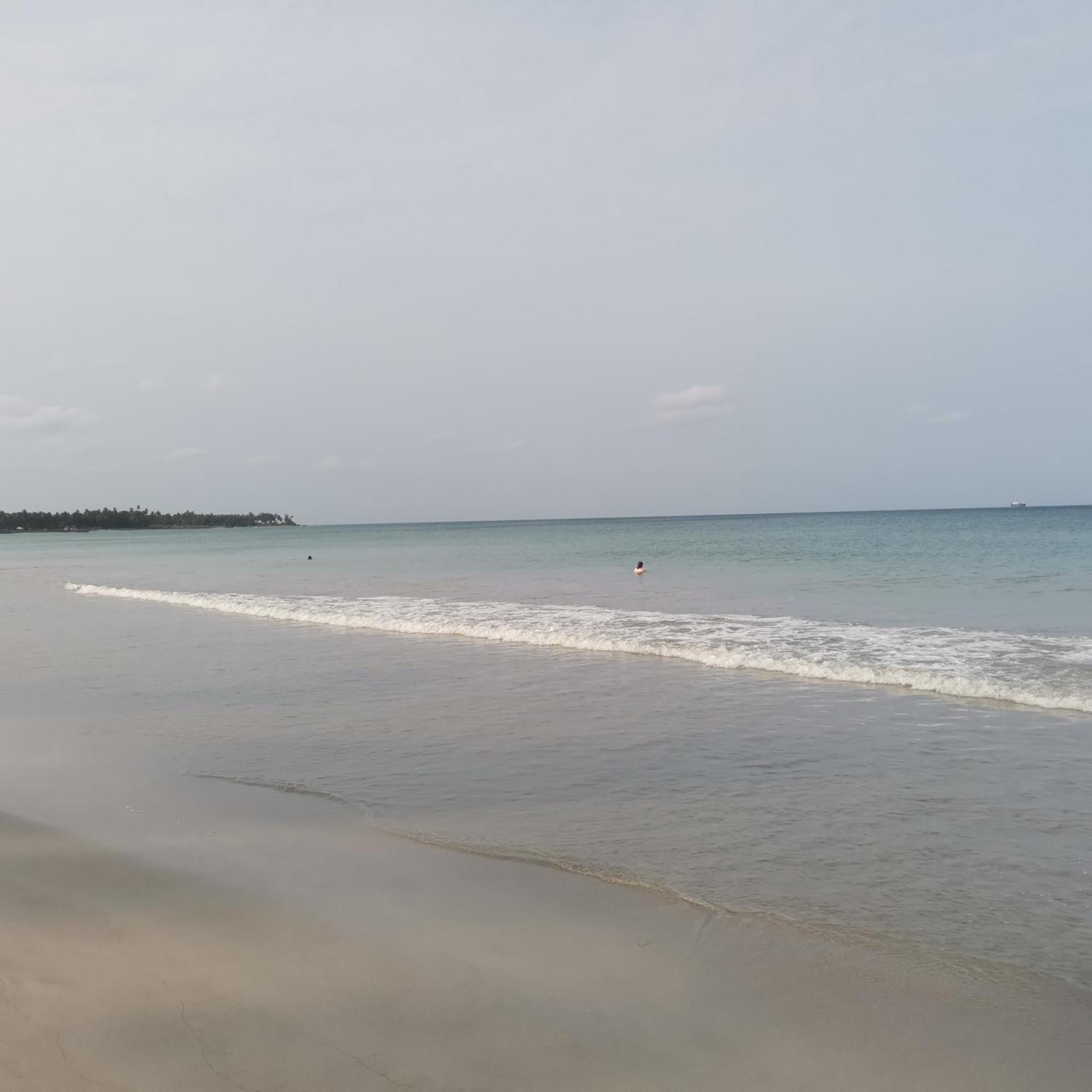 Surf Reef Beach Trincomalee Eksteriør billede